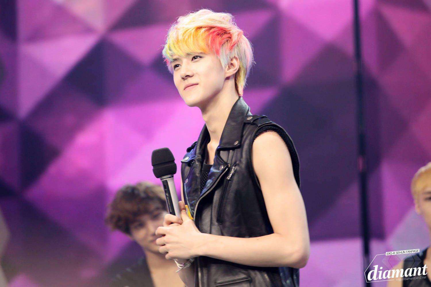 求一下吴世勋刚刚出道时候的图