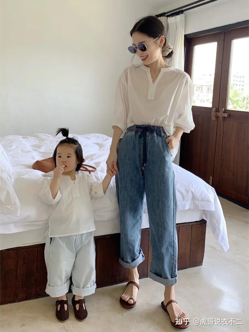 翻看博主小斯穿搭,可以看到,虽然个头不高,但走优雅轻熟气质路线的她