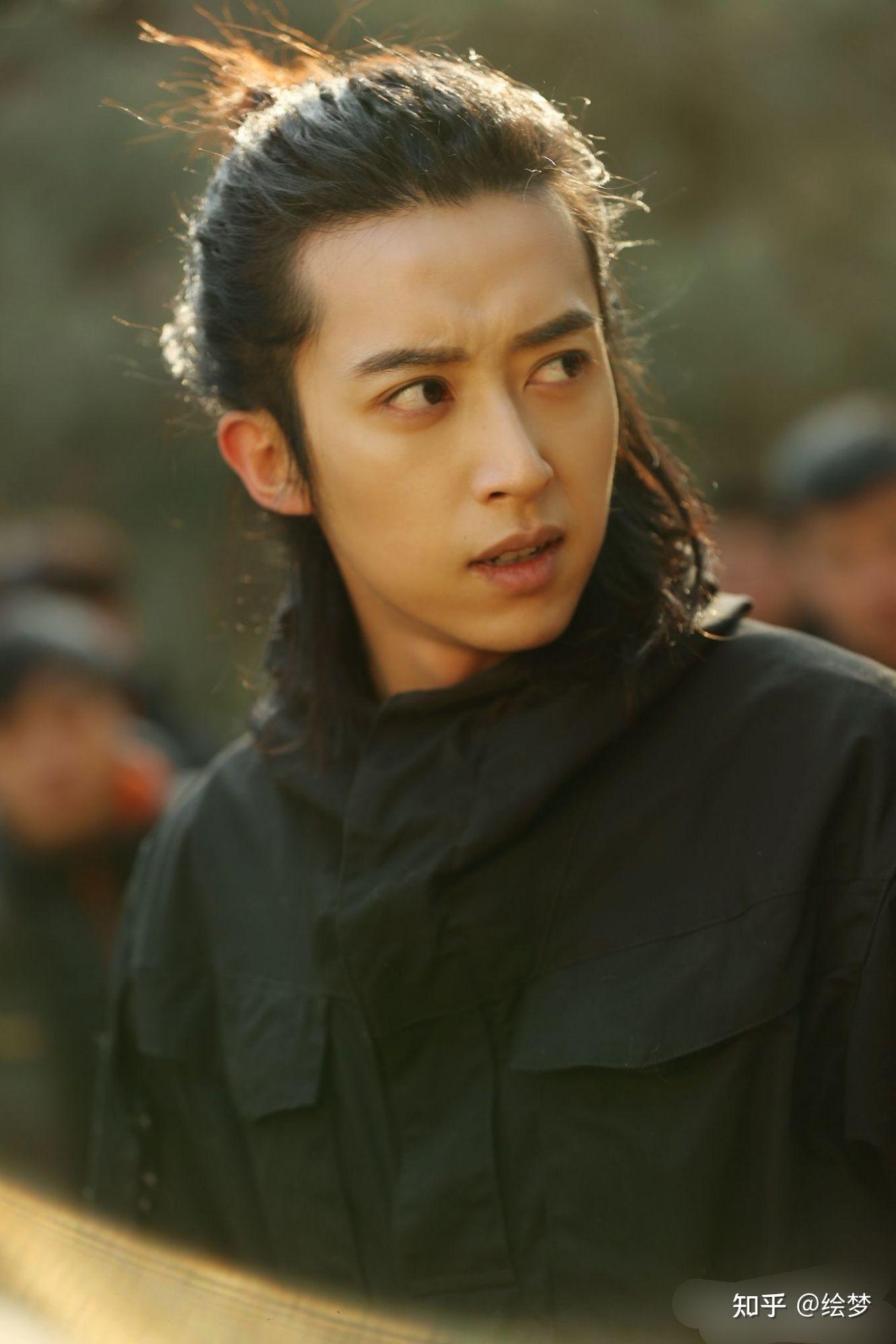 见过很多男的留长发怎么刘畅重启里的刘丧真像个女孩是因为面部线条