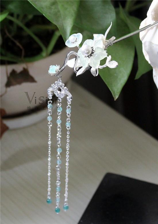 4片,岫玉花瓣2片,连接片4片,9针钉针若干,链子小圈若干,珍珠玉珠若干