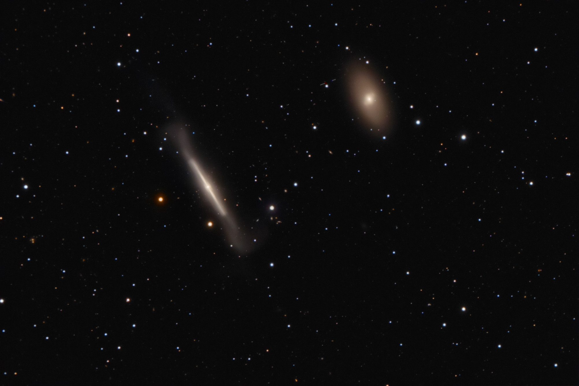 4. m60 ngc4647知名的星系叠罗汉.5. ngc4038 ngc4039 触须星系6.