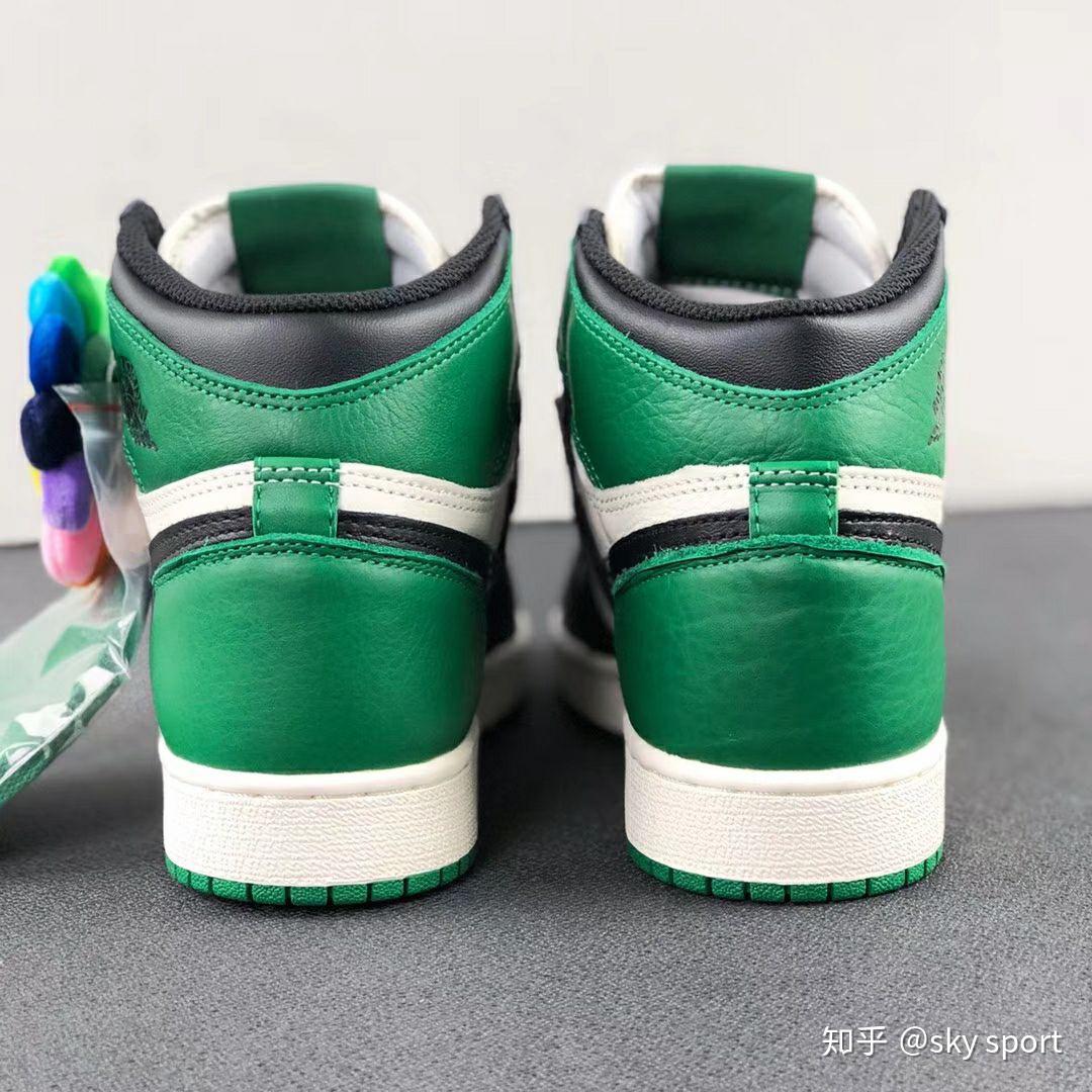 为什么aj1黑绿脚趾的鞋舌有的是白色有的是黑色