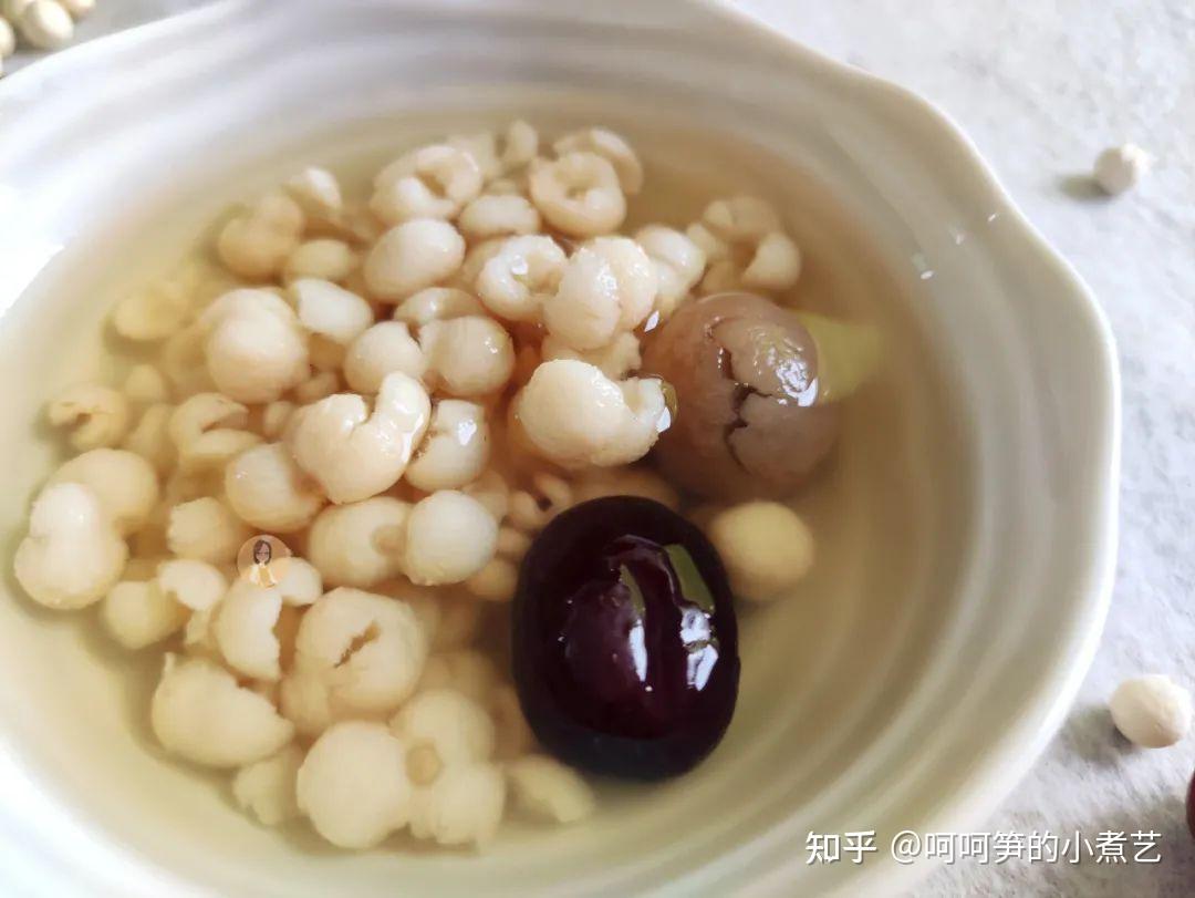 盛夏时节,多喝汤水降降火,一碗好喝的芡实甜汤,清甜可口过伏天