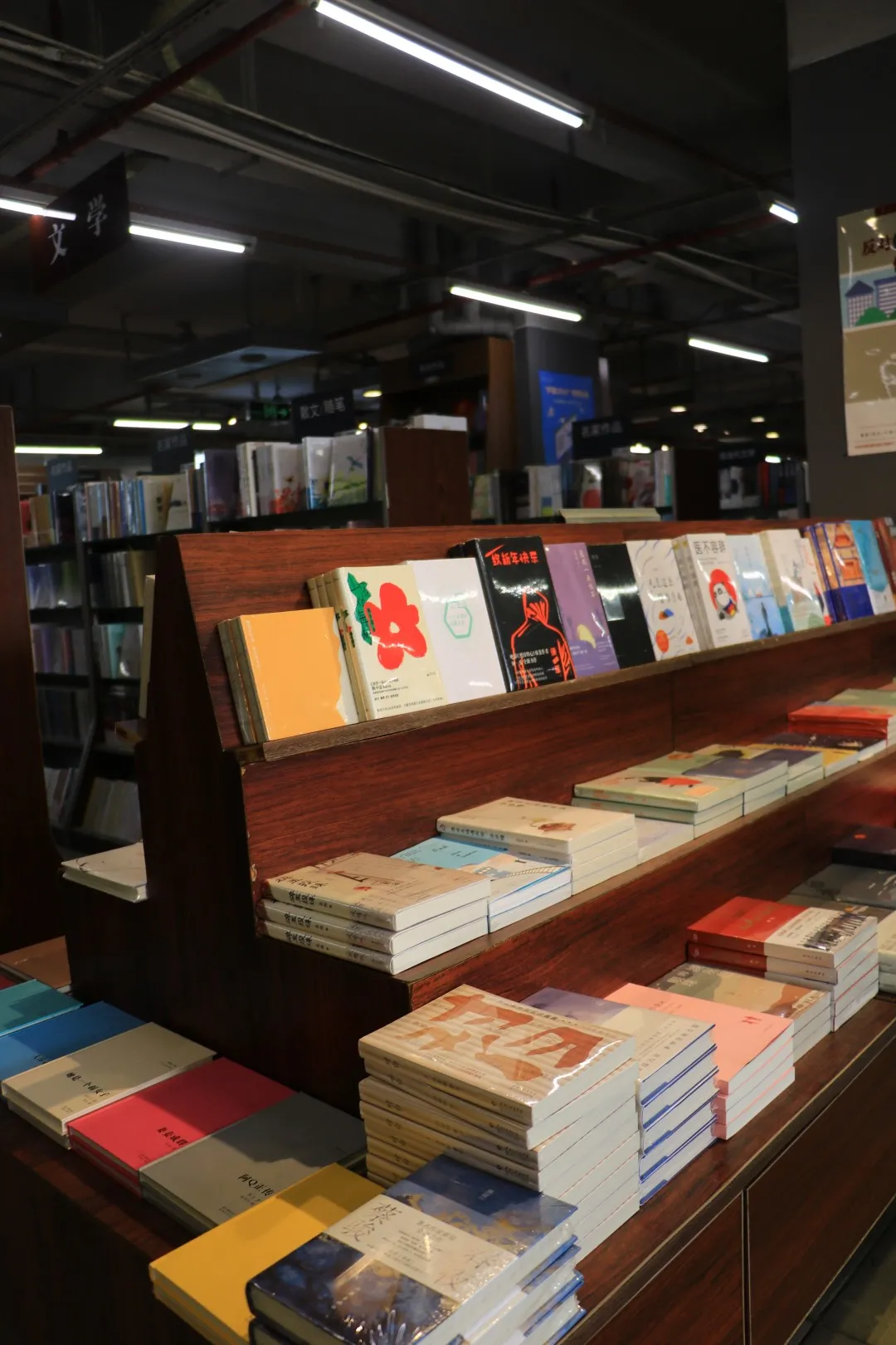 这家满载容桂「学生哥」青春回忆的书店,你有多久没去了? - 知乎