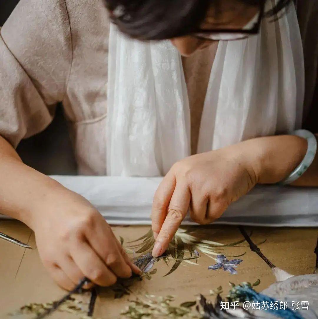 内心才会深刻"这是一群了不起的苏绣手艺人,他们一辈子就做刺绣一件事