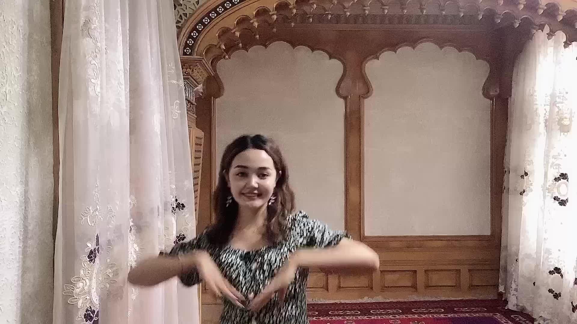 维吾尔男女婚配都不愁,喀什姑娘却担心嫁外地,为啥没有倒插门?