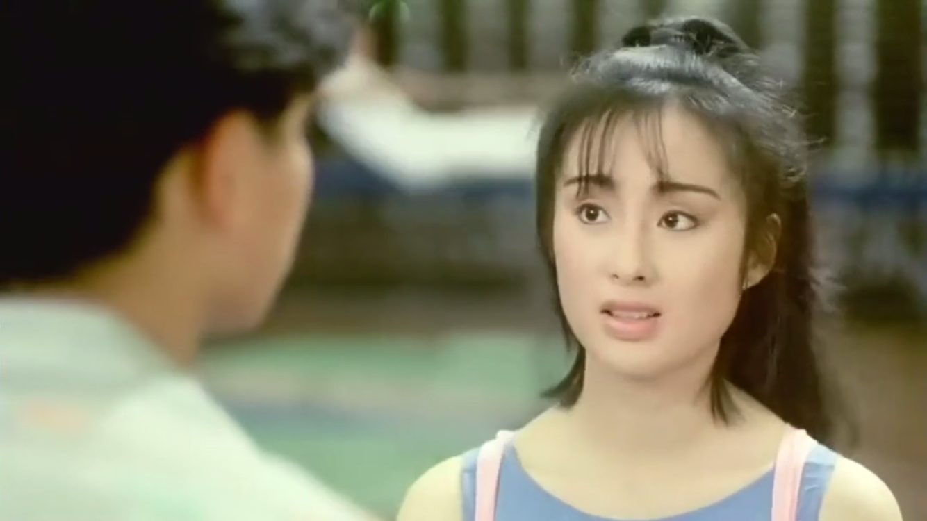 从处女作《魔翡翠》开始看,张敏此时骨骼已定,额头发际线圆滑宽满,脸