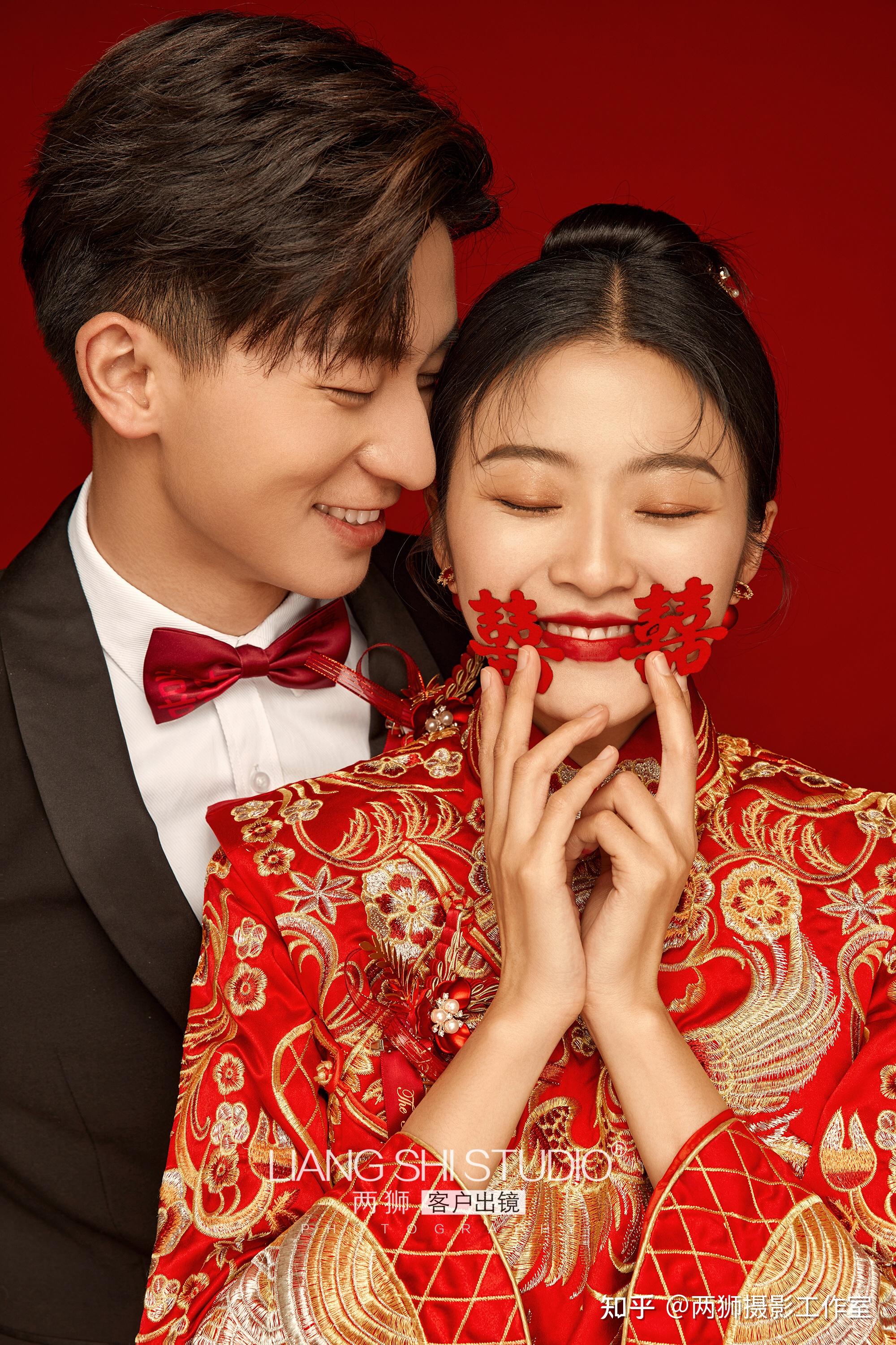 是一组父母长辈都超喜欢的婚纱照中式秀禾服