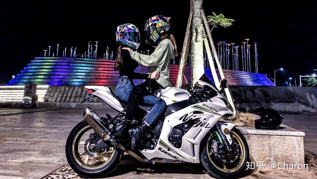 有没有骑摩托车或者带着头盔的动漫情侣头像? - 知乎
