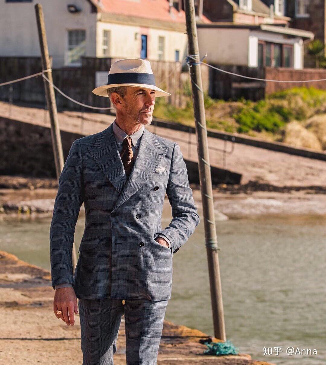 法式衬口和西服的搭配?法式衬衫袖口露出西服多少才最为合适?