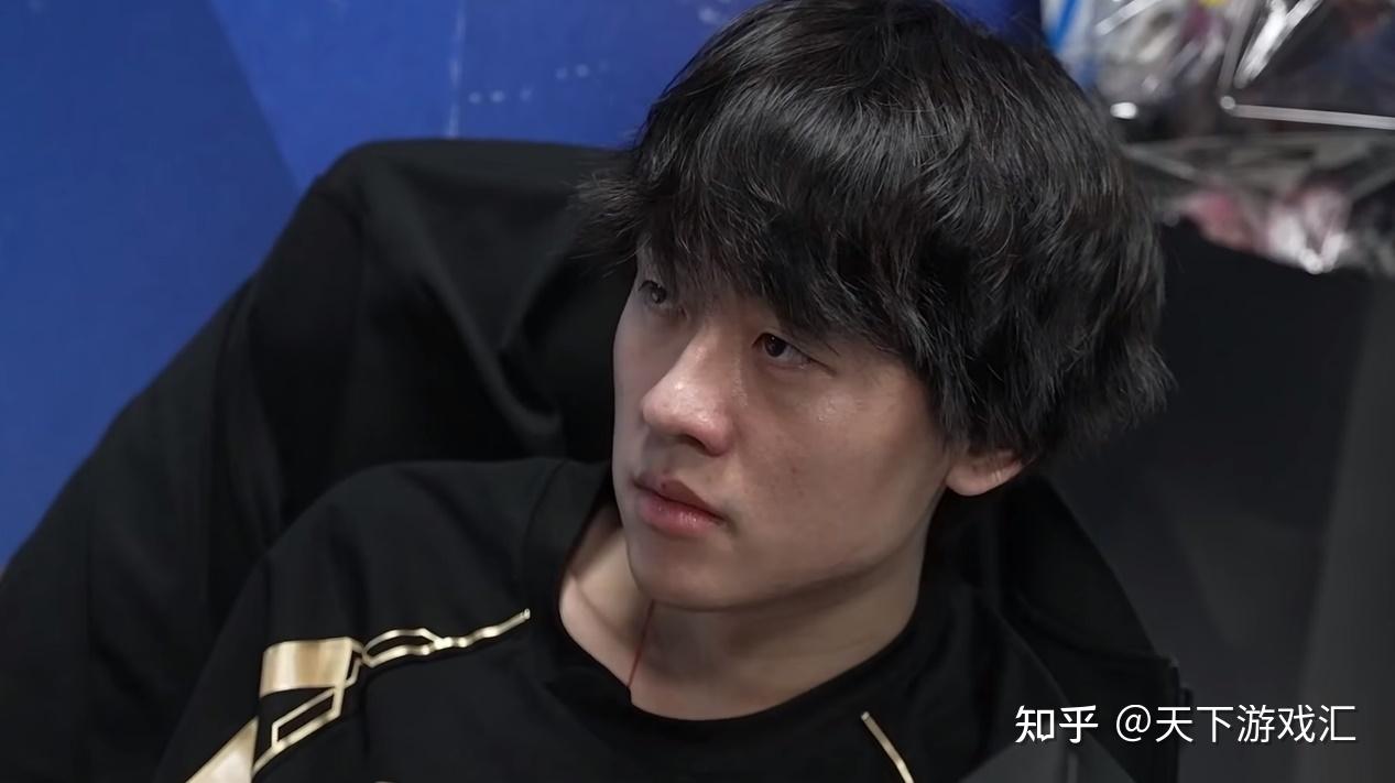 rng队内矛盾爆发,wei现场发火,气到要摔耳机,汤圆操作引发众怒