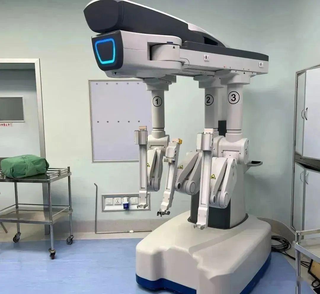 首款国产手术机器人在海南省中医院实现三地三院5g 固网跨海远程