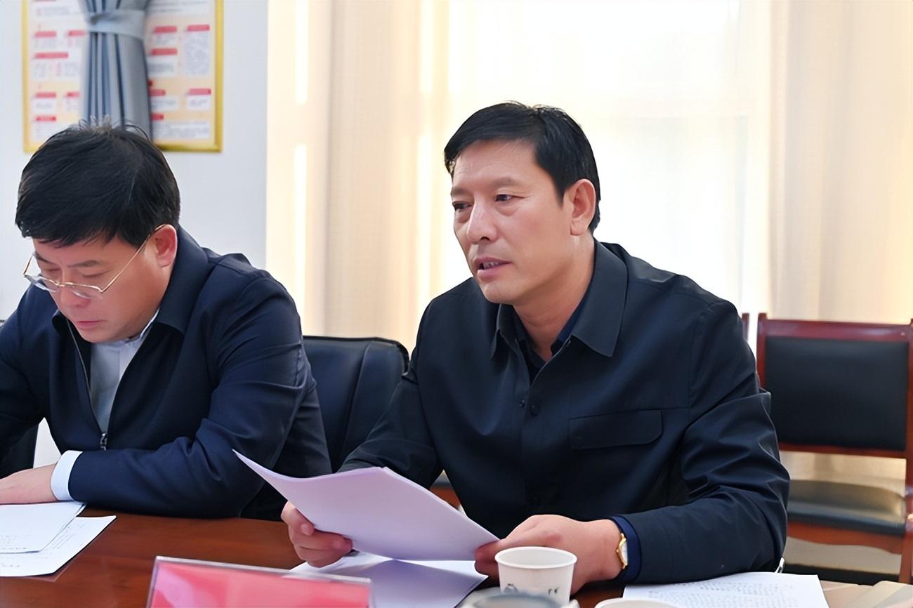 张彦兵表示,将深入研究,分析政协委员提出的意见建议,并结合创卫工作