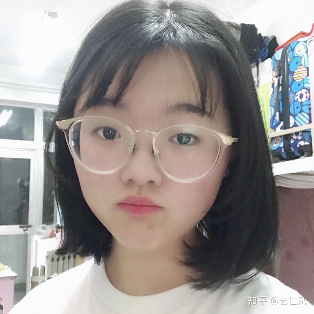 单眼皮小眼睛戴眼镜的女生剪短发是种什么体验