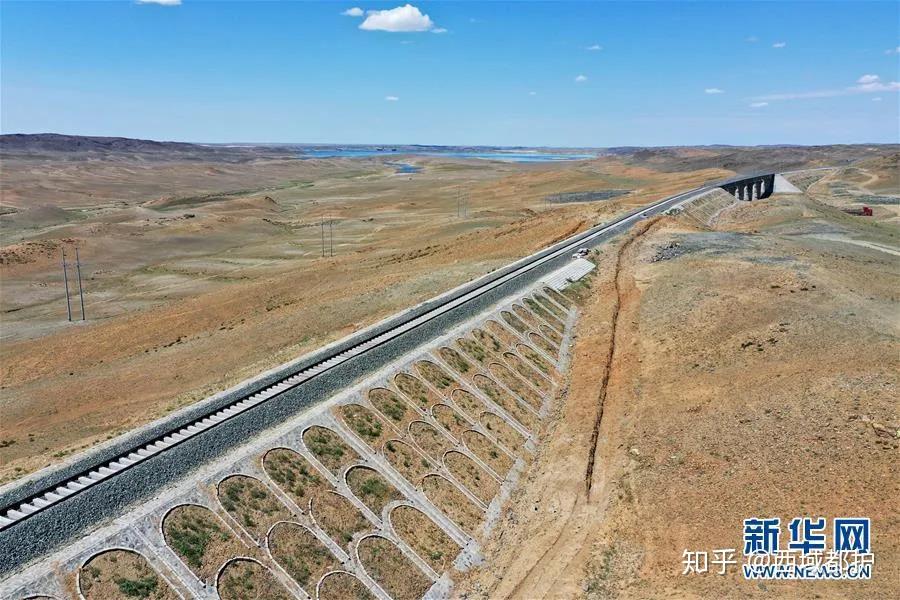 阿富准铁路全长420公里线路起自北阿铁路终点阿勒泰市跨越克兰河,喀腊