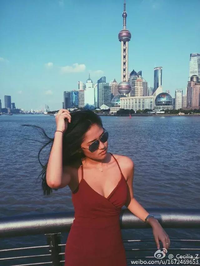 英国大学华裔女辩手迷倒外国网友,你长得好看