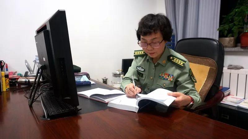 从教29年全军优秀教师于小红红红红最美航天人⒅