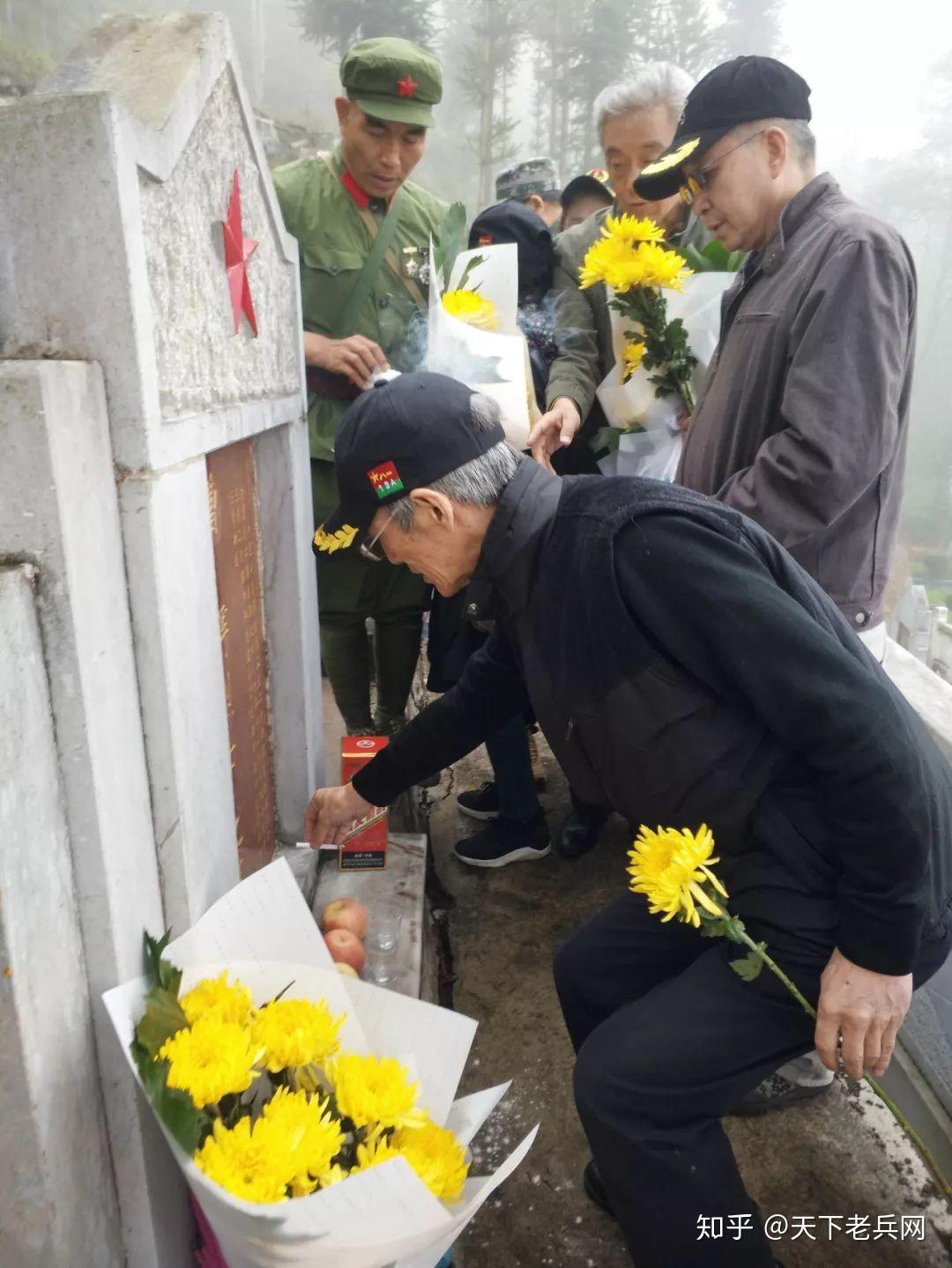 屏边烈士陵园内有一位叫曹辉的18岁烈士