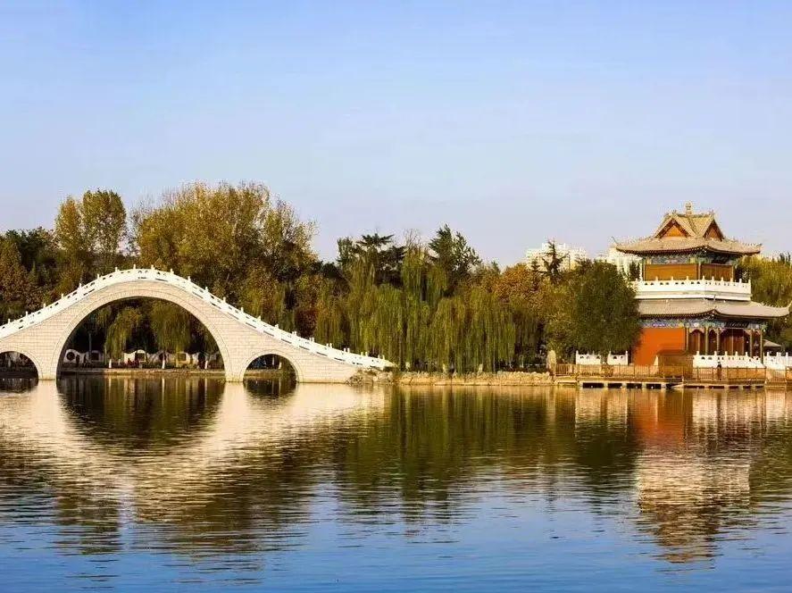 宝鸡市人民公园是本地多数学校春游,家人周末踏青,情侣约会,同学聚会