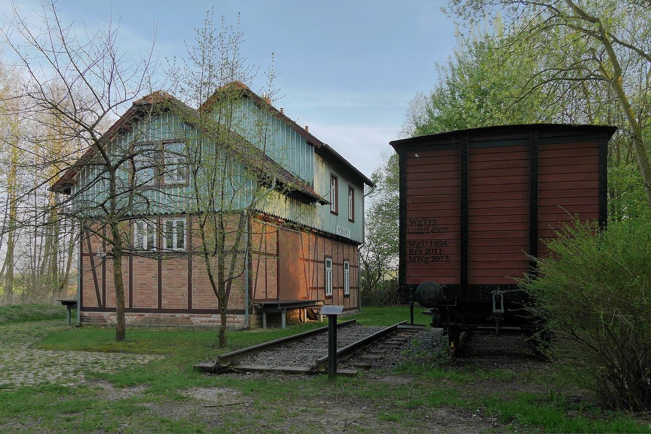 2. 定期清洁擦拭