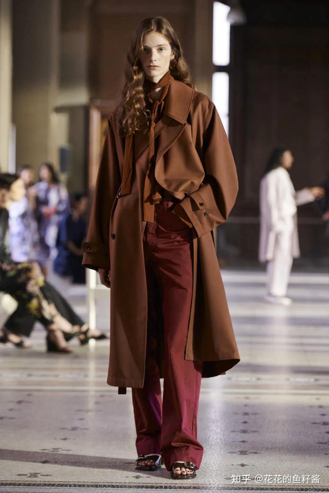 为什么「无彩色系穿搭」往往更显高级?