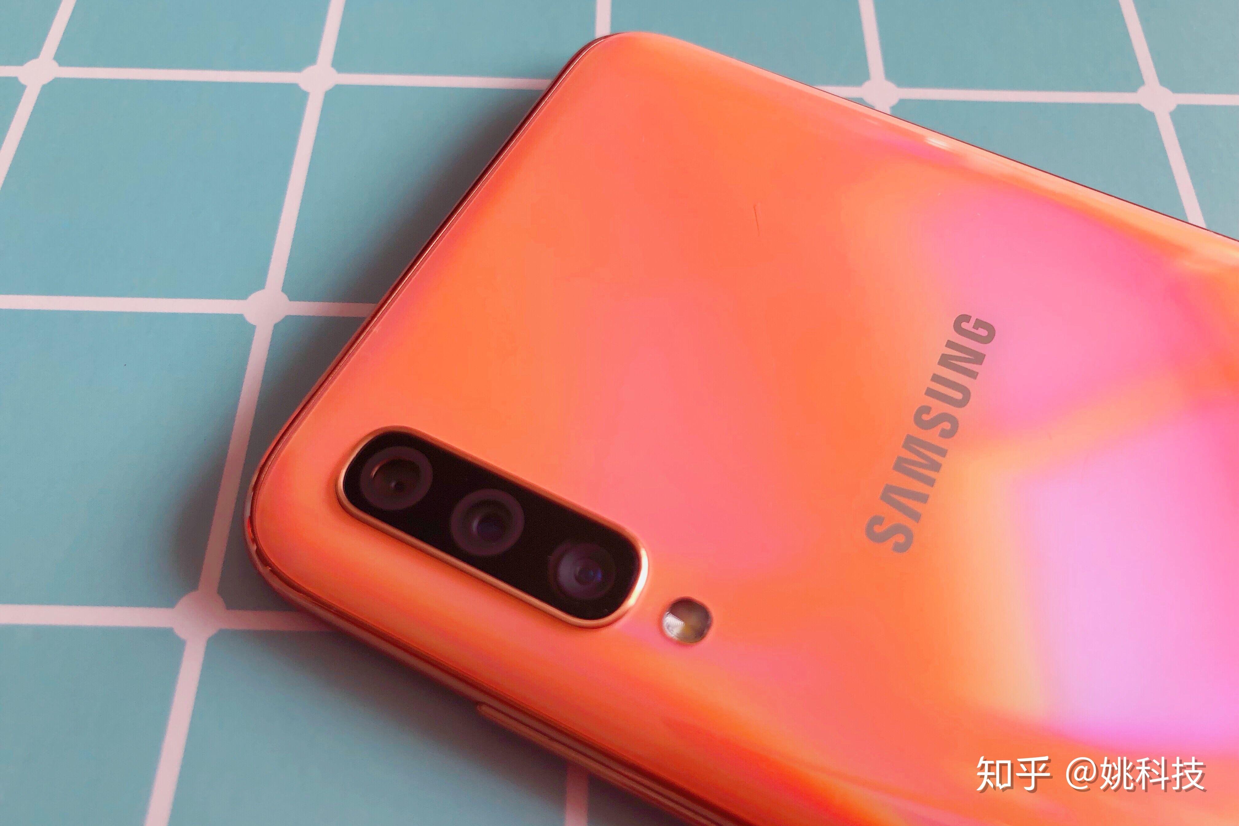 三星galaxya70评测国际大厂的中端机不像中端机