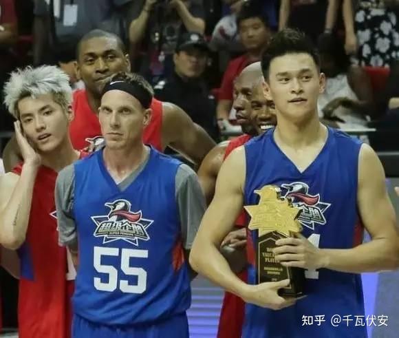最强大前锋,爱穿格子衬衫的沉默大男孩 - 知乎