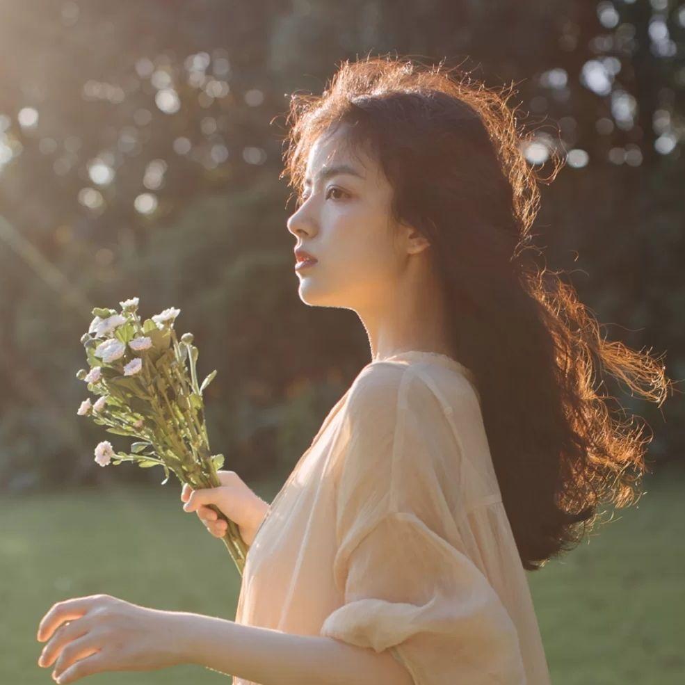 有哪些微笑端庄令人心动的女头?