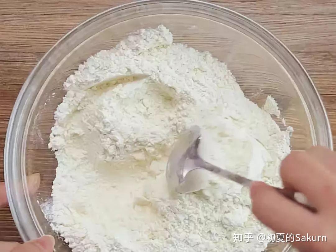 一斤面粉配多少水做馒头 v2-dd5d1694e56e2d854417f0d0610c361c_r.jpg