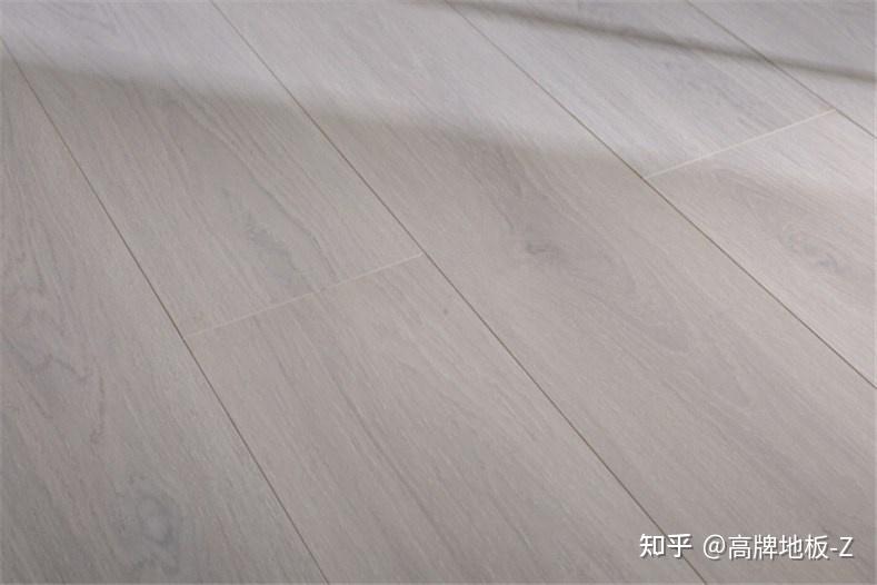 大块木地板|掌握正确的木地板保养技巧,才能让地板光亮如新!