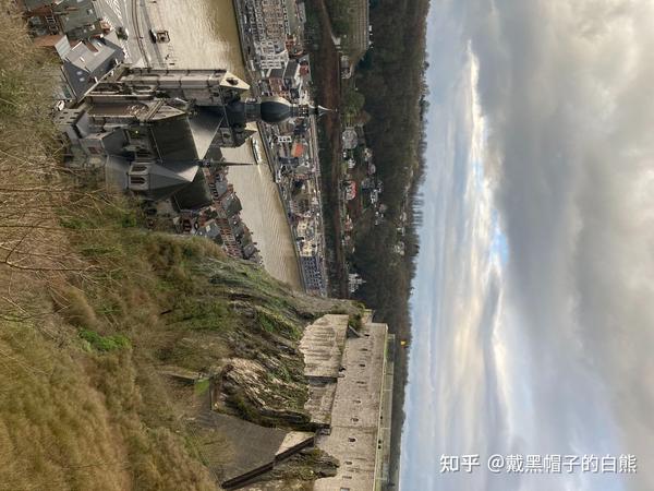 迪南 | 从城堡之上遥望小城河畔 - 知乎