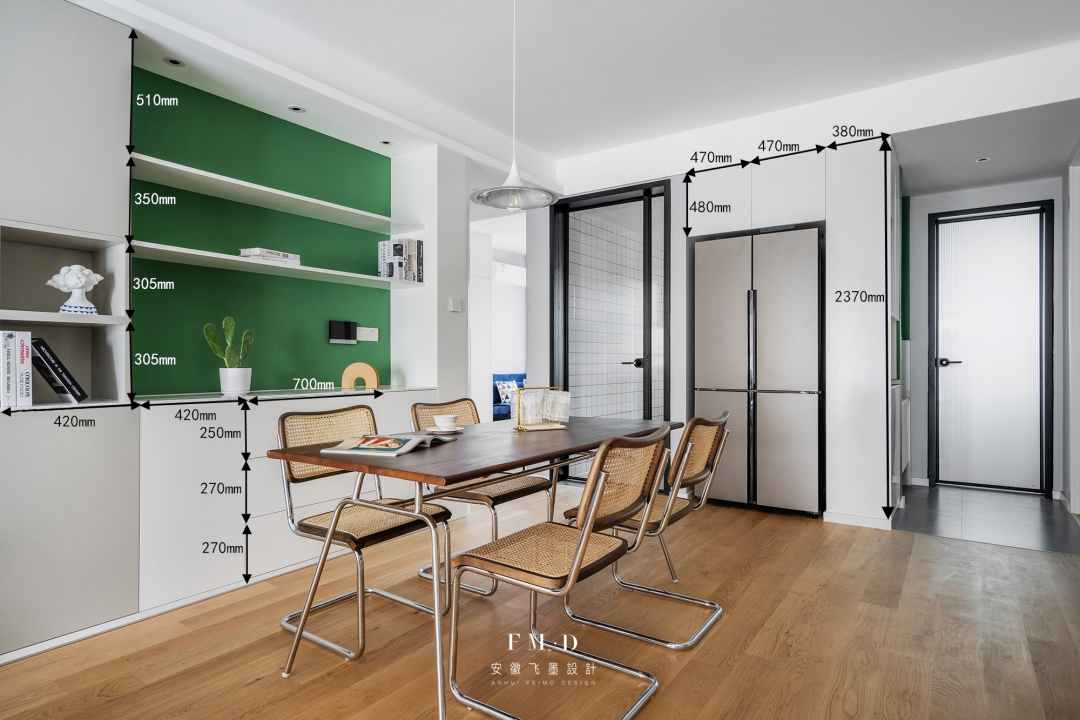 餐厅杂乱太影响我干饭的速度