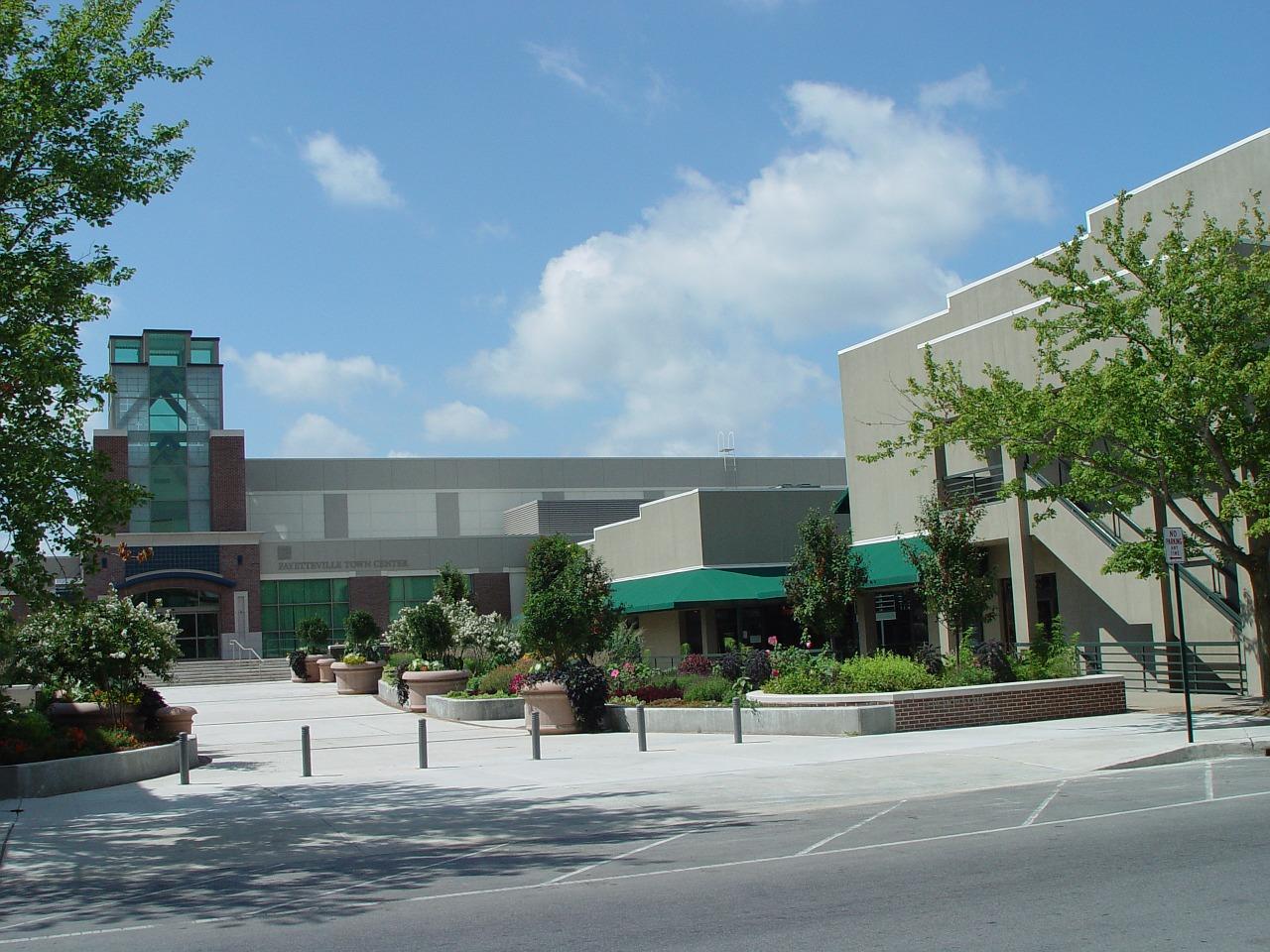 利川金贸广场在什么