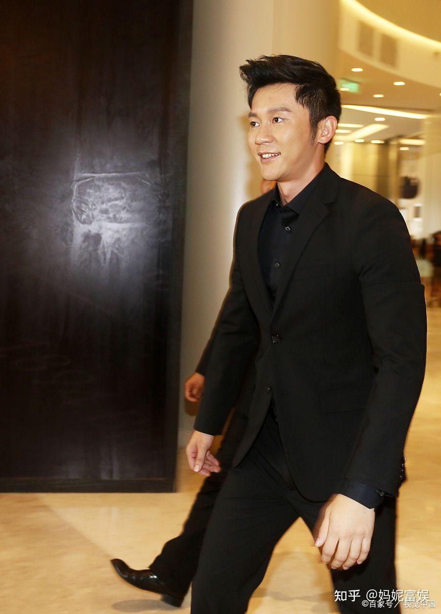 曝52岁闫妮出恋情男方疑小7岁李晨