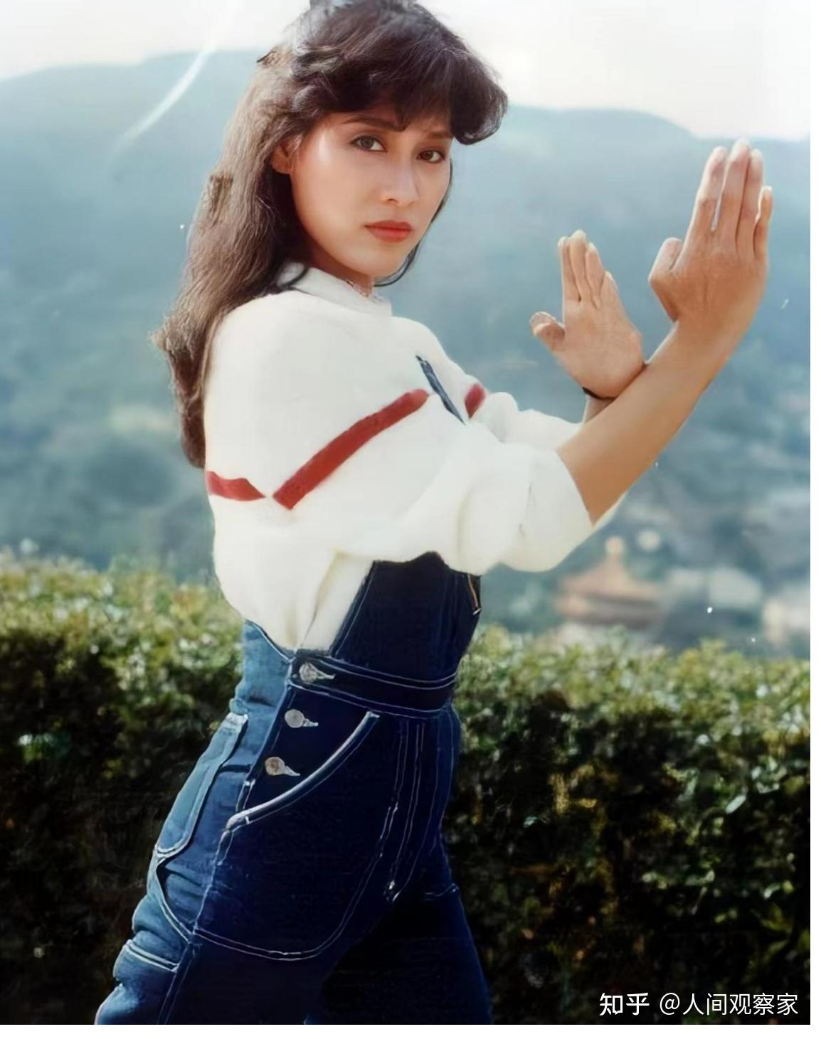 她是一代武打女星,外公曾是驻美大使,外婆是第一位女博士女律师