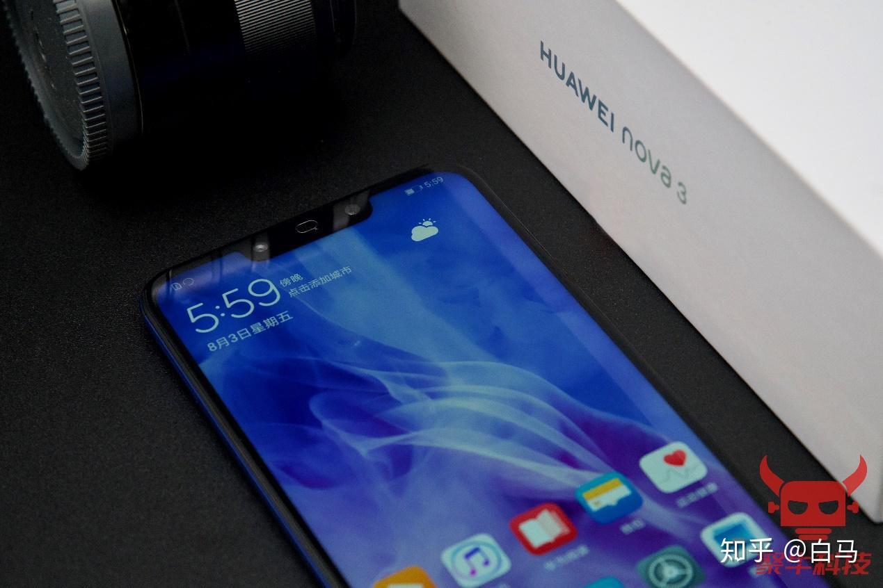 3也没有偷懒,这一次还加入了高达2400万 200万的前置左右对称双摄像头