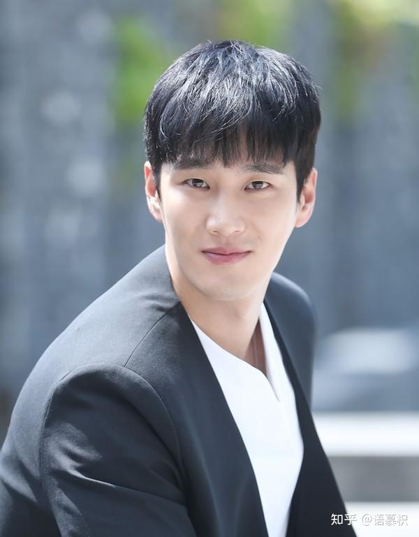 安普贤才与jisoo交往却陷人品争议?