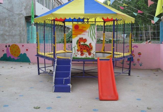 孩子爱玩的蹦蹦床,不用花钱去游乐园,自己在家就能玩!