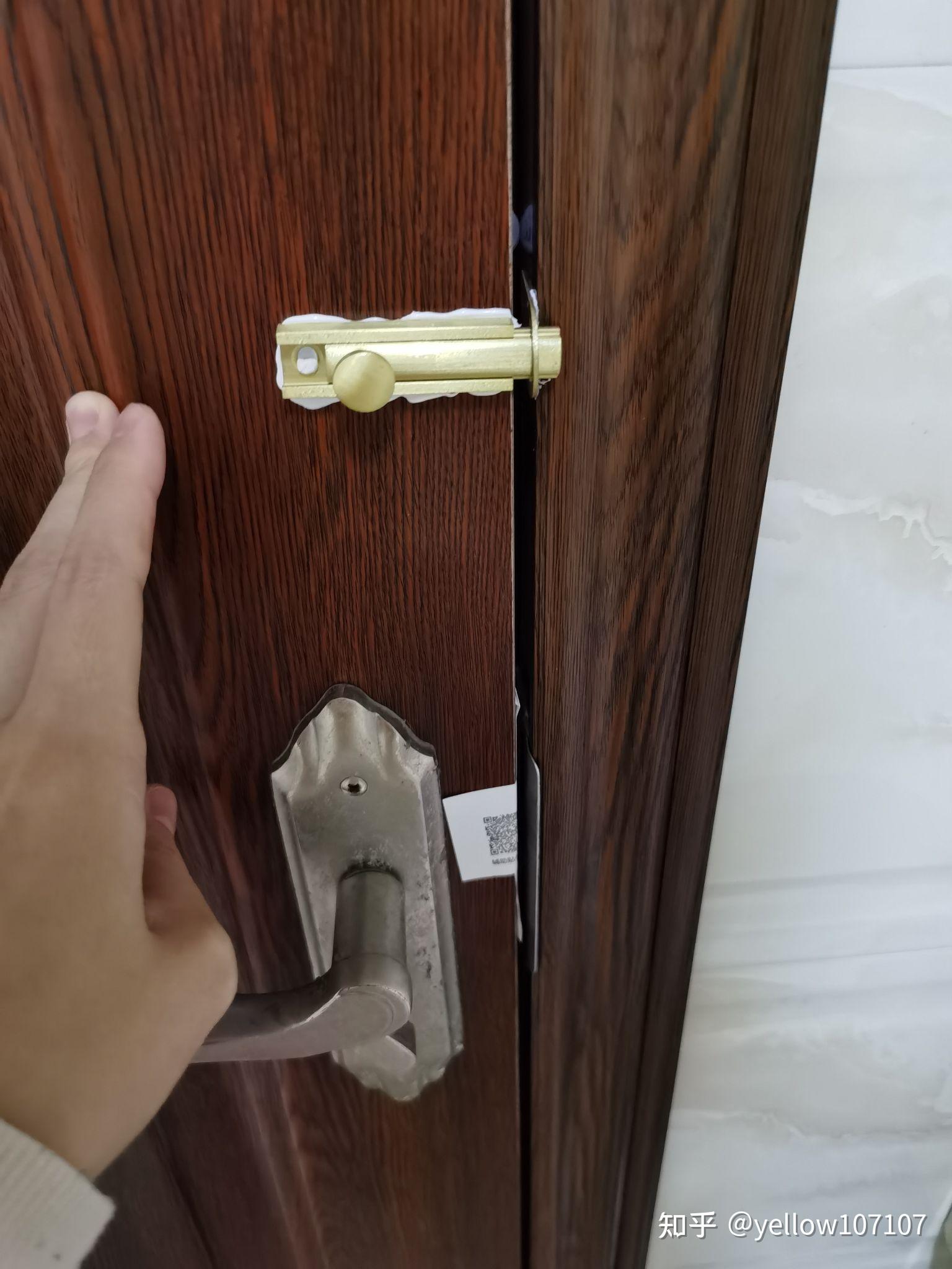 锁舌与锁口关闭时有缝隙导致有声响