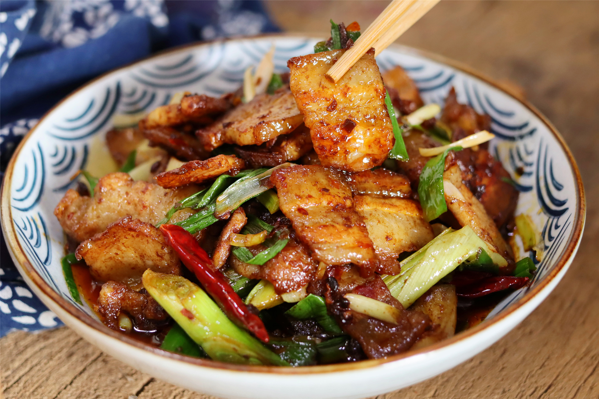 成都回锅肉和重庆回锅肉，到底谁才是正统？差别真的有那么大吗？