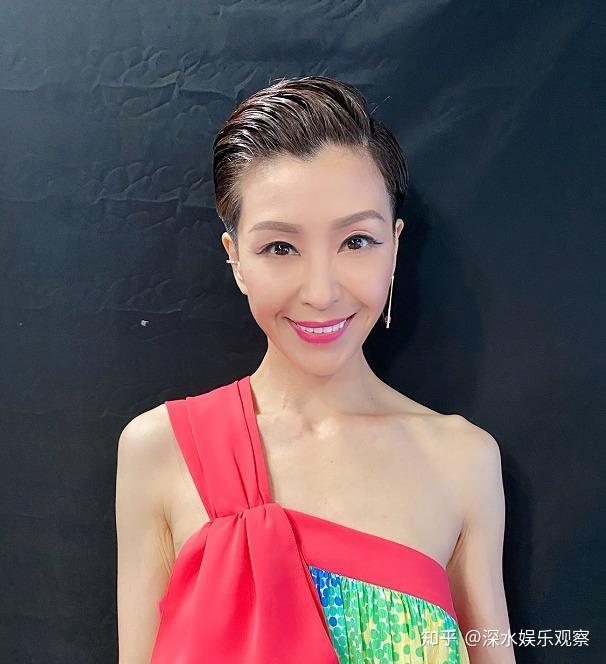 52岁伍咏薇自曝在内地拍戏受很多苦还被剧组要求赔偿