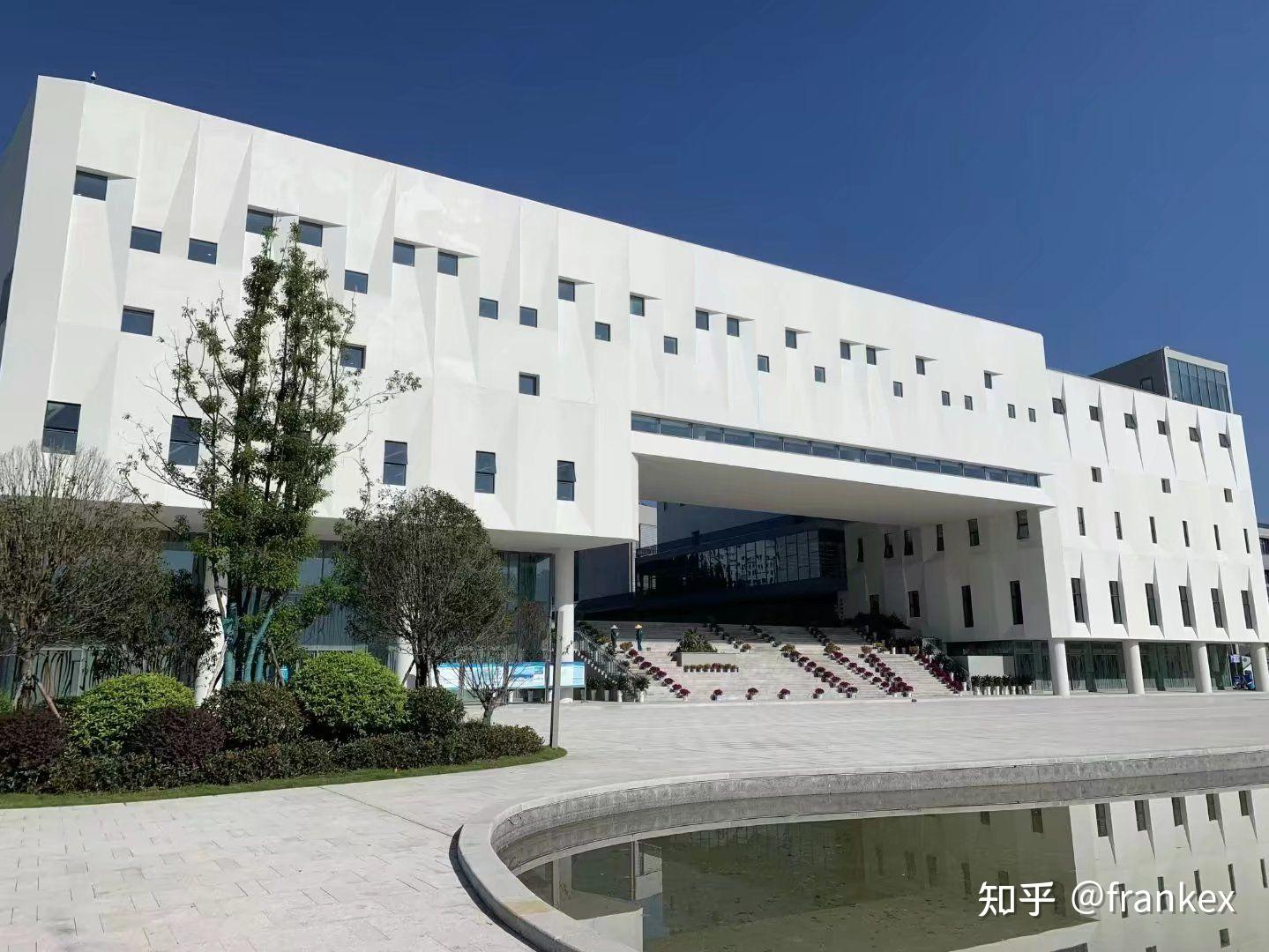 四川宜宾西华大学图片