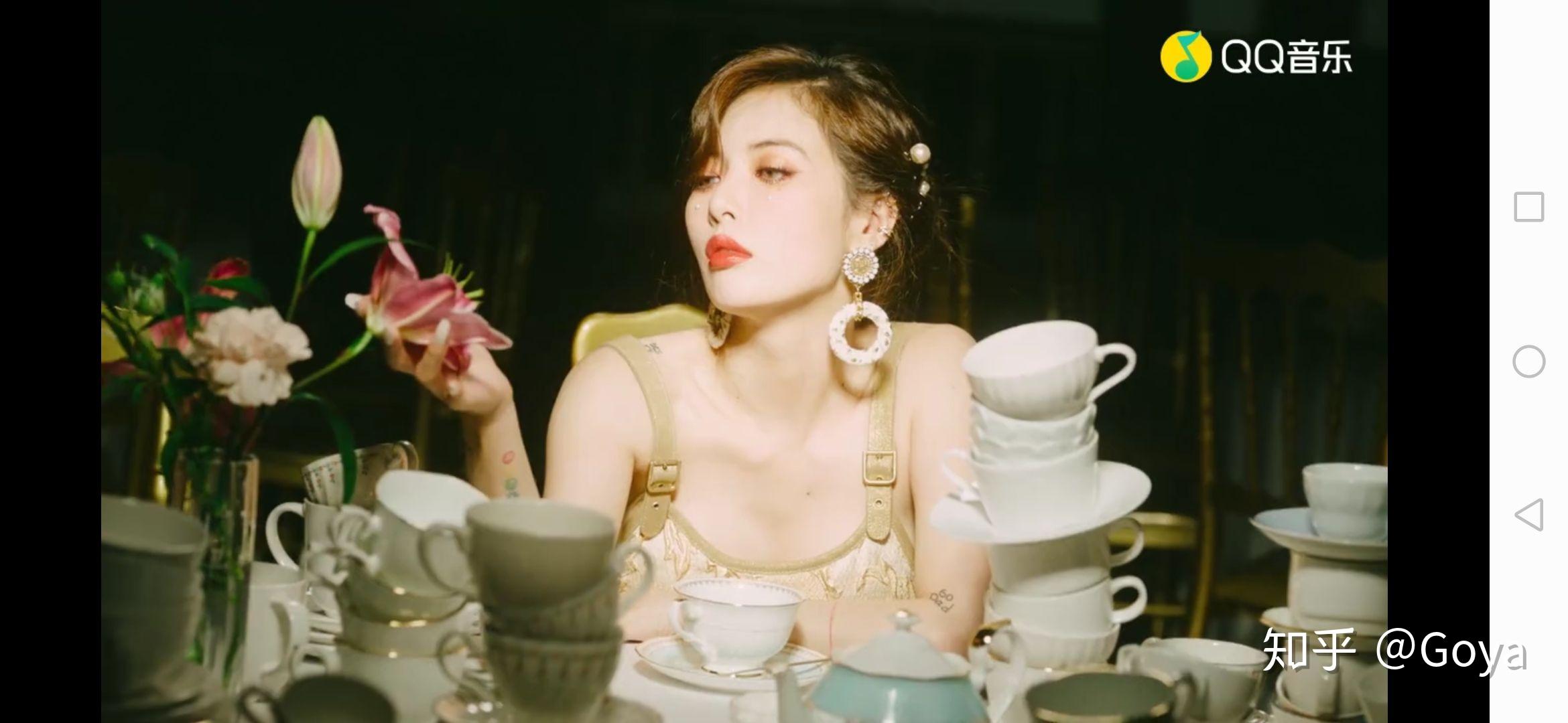 如何评论泫雅新mv青春花浴flowershowerbabe时期泫雅是不是回来了