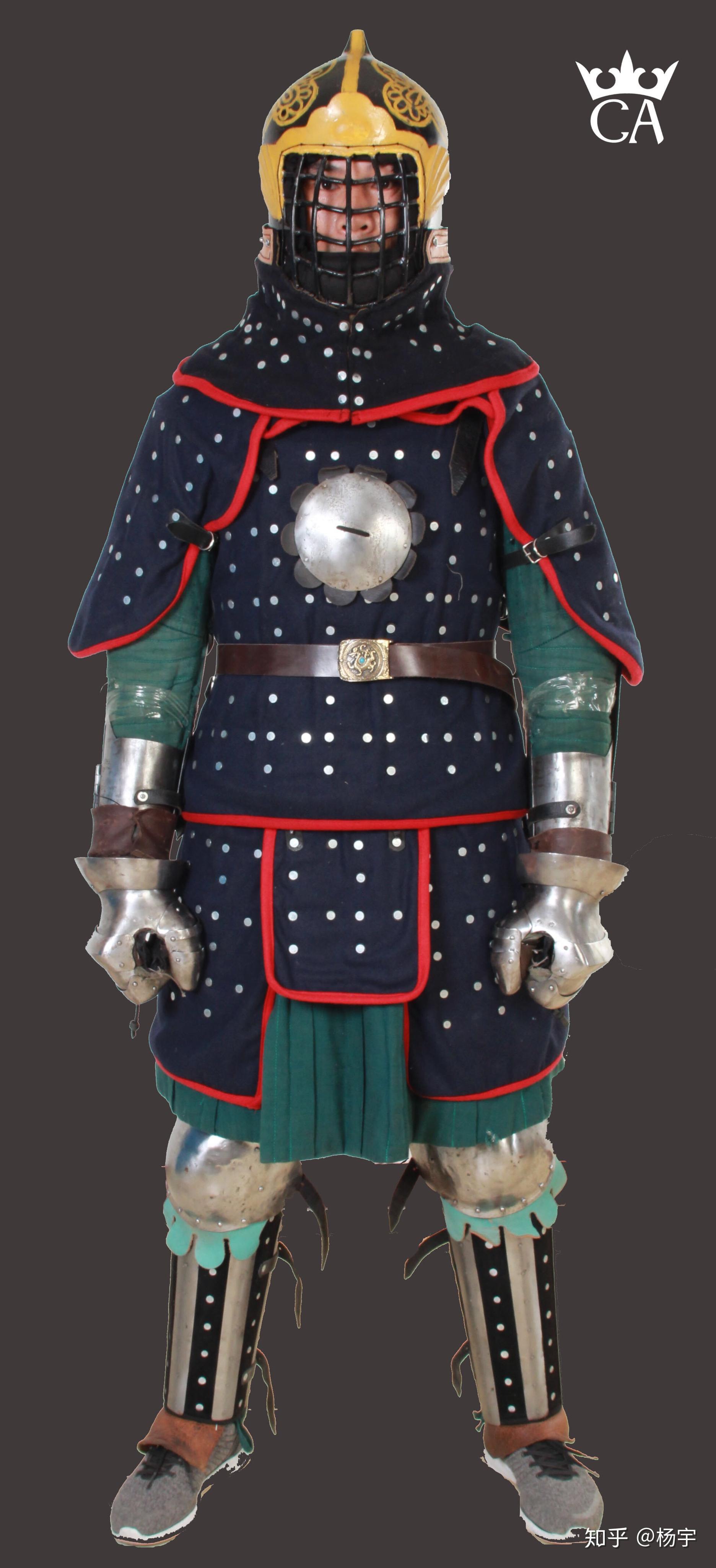 同样款型,大小,金属部分同样材质的布面甲(带甲片)