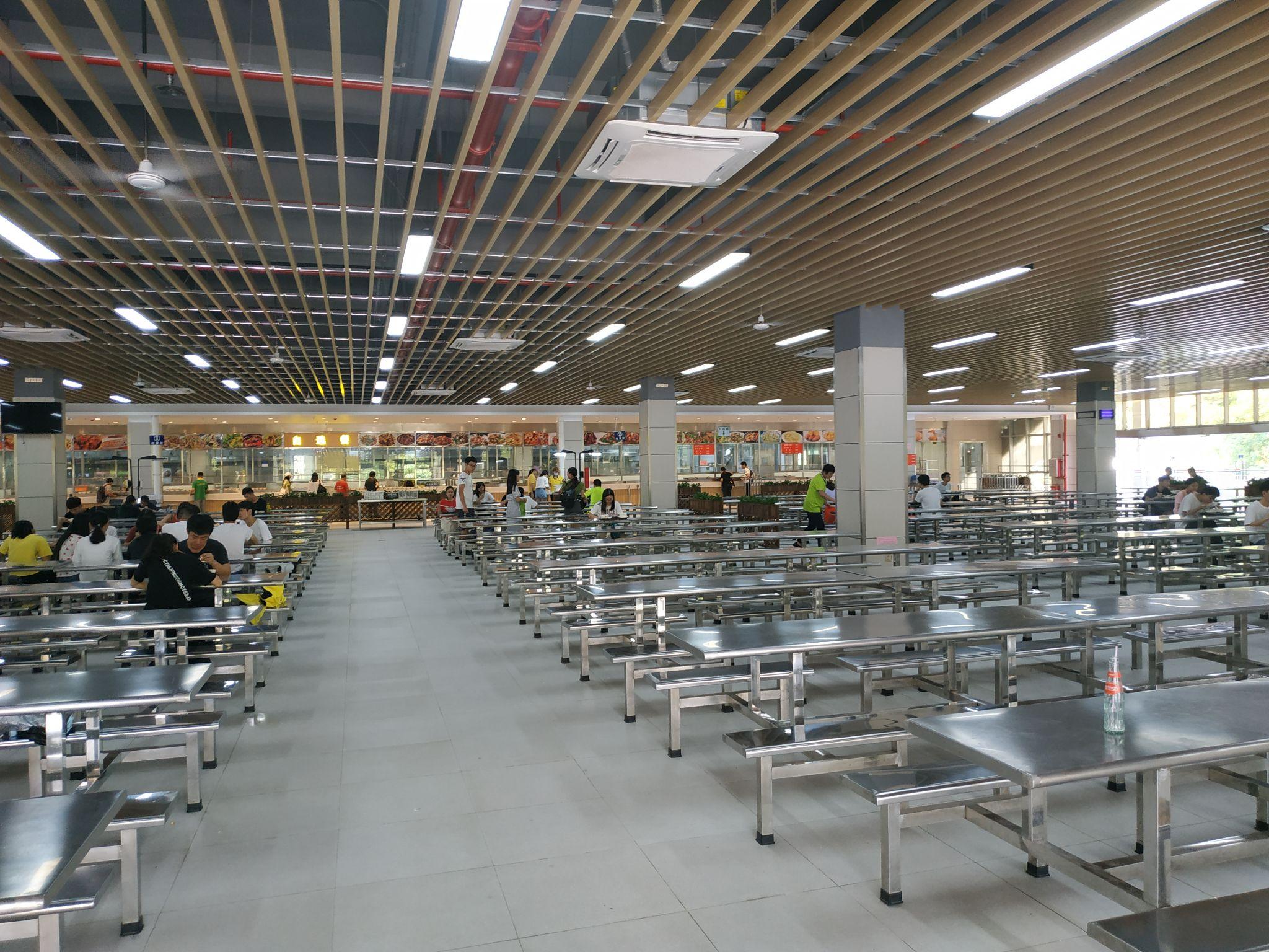 在惠州学院里就餐是一种怎样的体验?有什么推荐的食堂和美食?