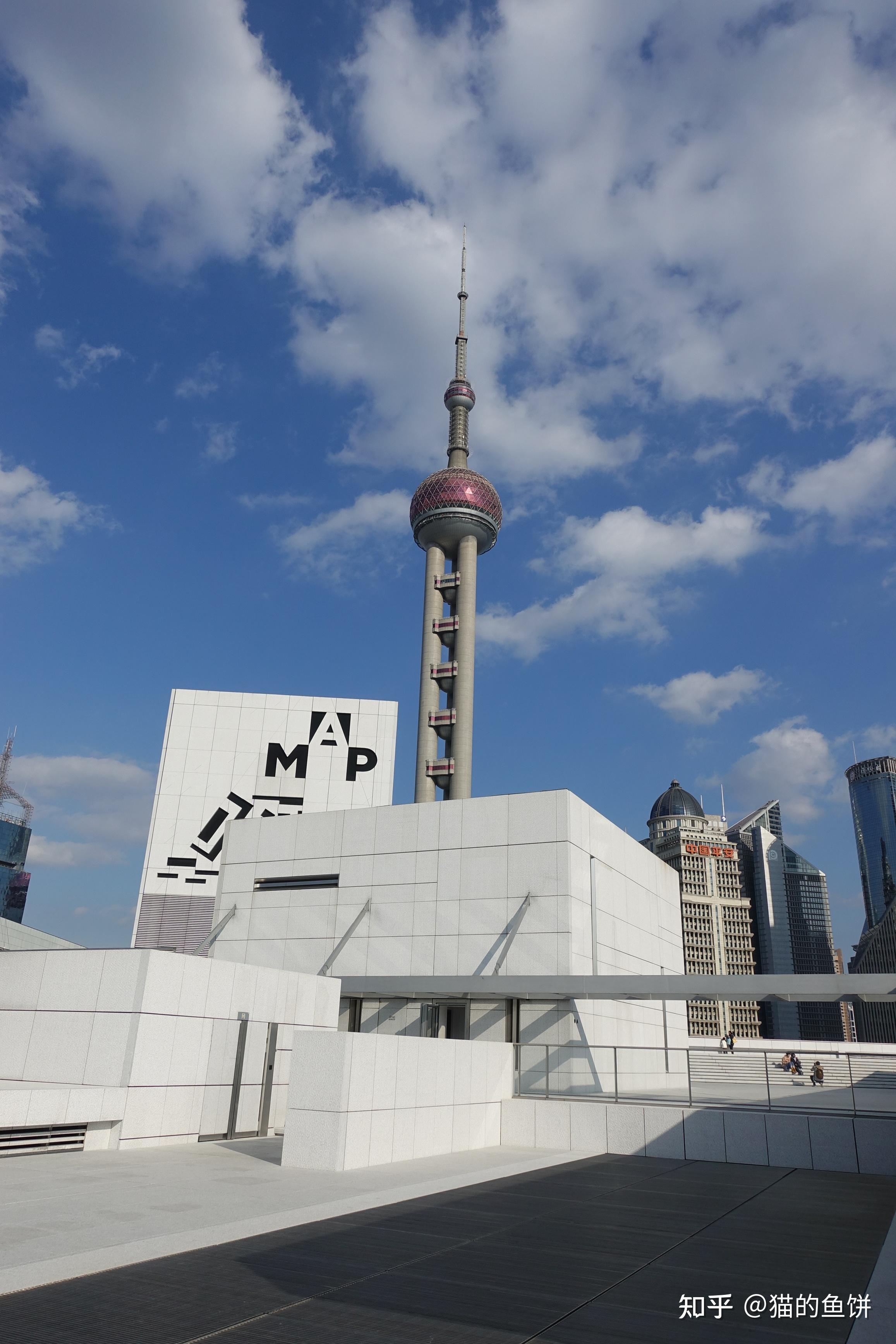 上海浦东美术馆在陆家嘴,东方明珠脚下,是近期很火的网红打卡地.