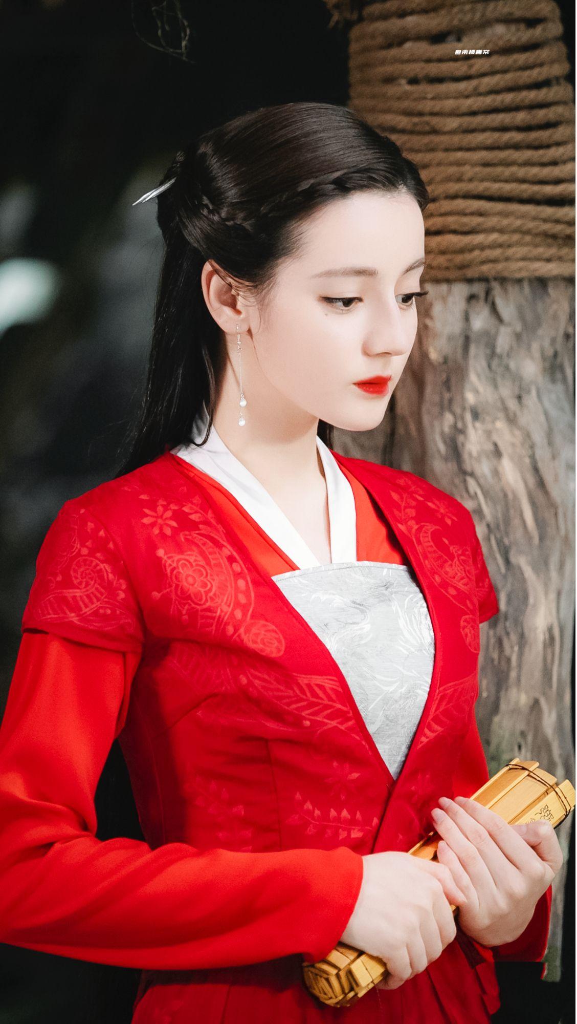 有哪些女明星的古装红衣惊艳到了你