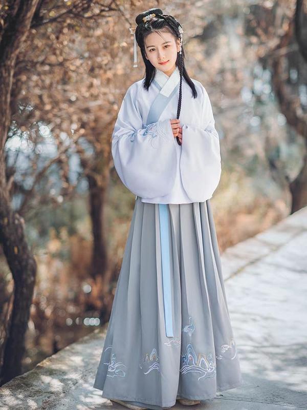汉服一片式下裙怎么配日常上衣? - 李金花的回