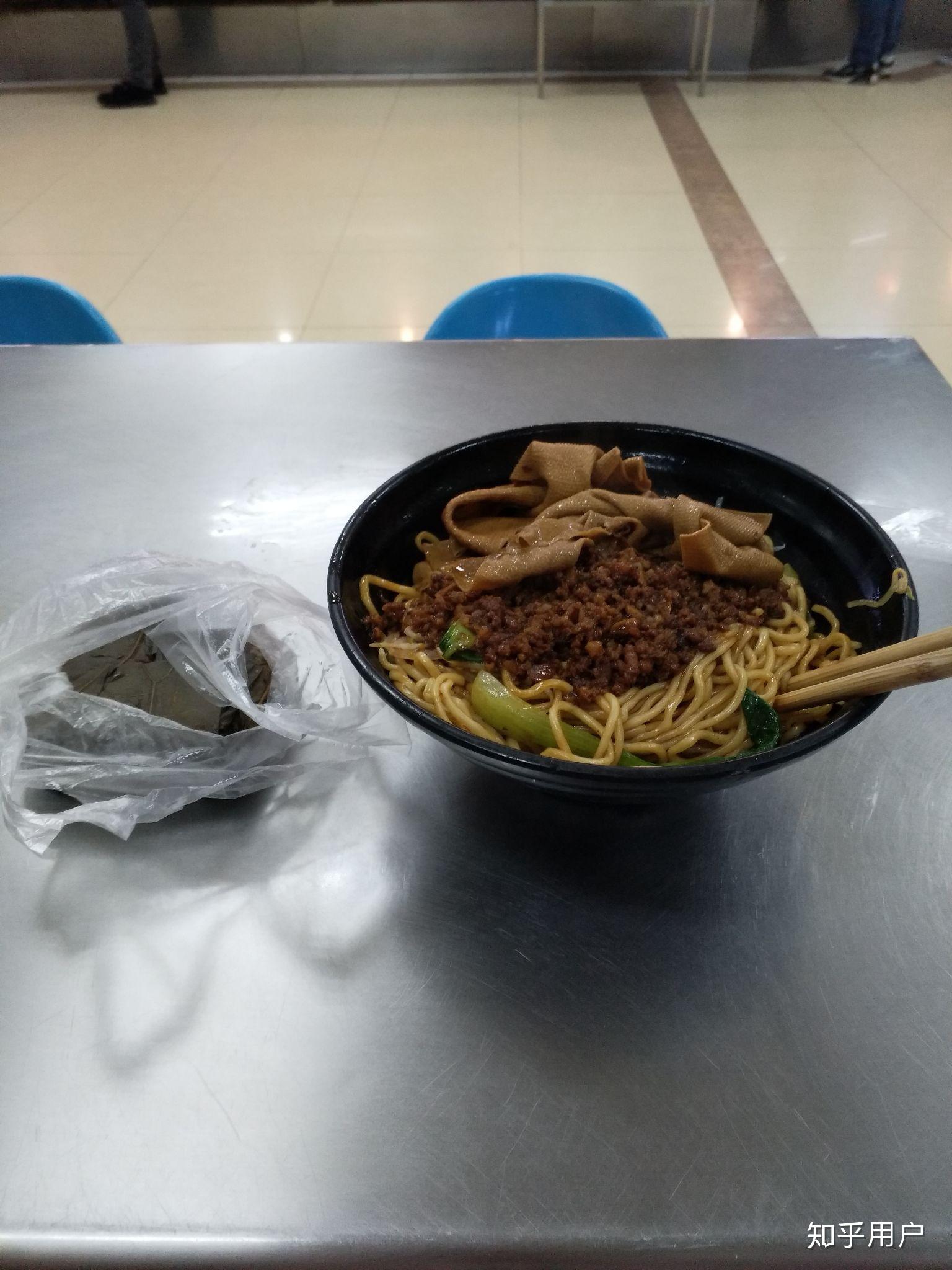 在安徽建筑大学里就餐是一种怎样的体验?有什么推荐的食堂和美食?