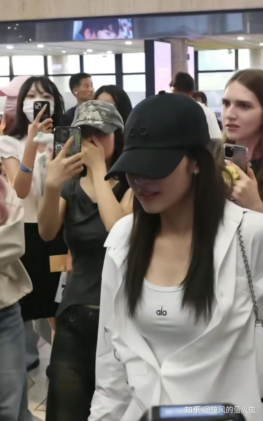 澳洲名声远播华人神秘女孩“杨兰兰”霸榜头条,生活到底多奢侈? - 知乎